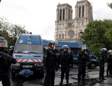 Πίστη στο ISIS δήλωσε σε βίντεο ο δράστης της επίθεσης στην Παναγία των Παρισίων